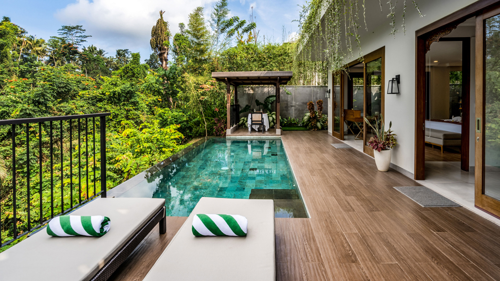 Pala Ubud - Villa Catur - Relaxing pool deck by the riverside